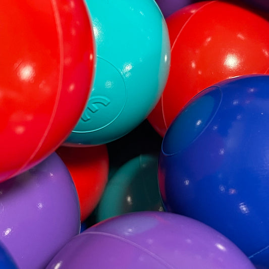 Piłeczki do basenu Magiczny Mix – zbliżenie na kolorowy zestaw 6 cm
