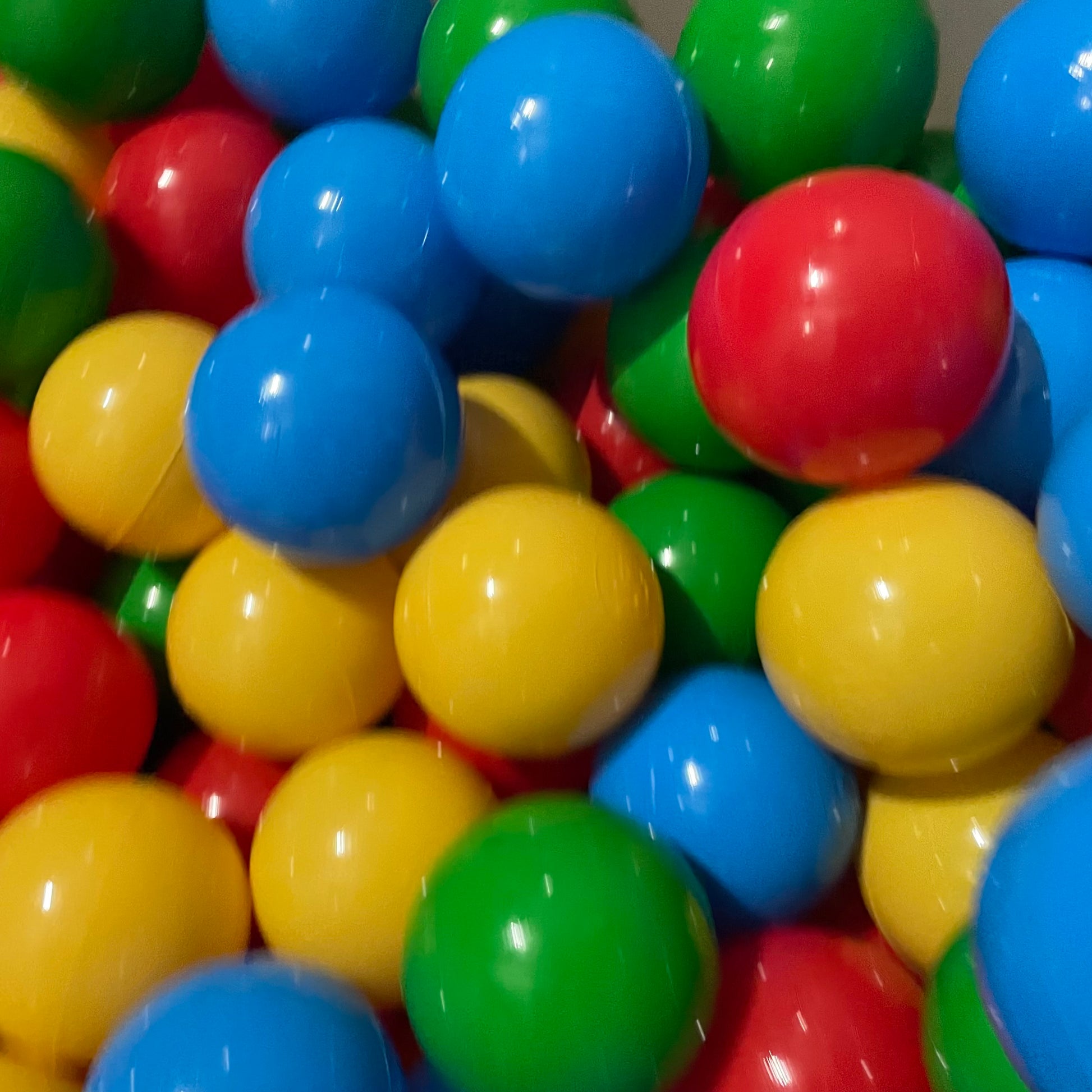 Basen z kulkami BubbleHuggle Podstawowy – kolorowe kulki do basenu