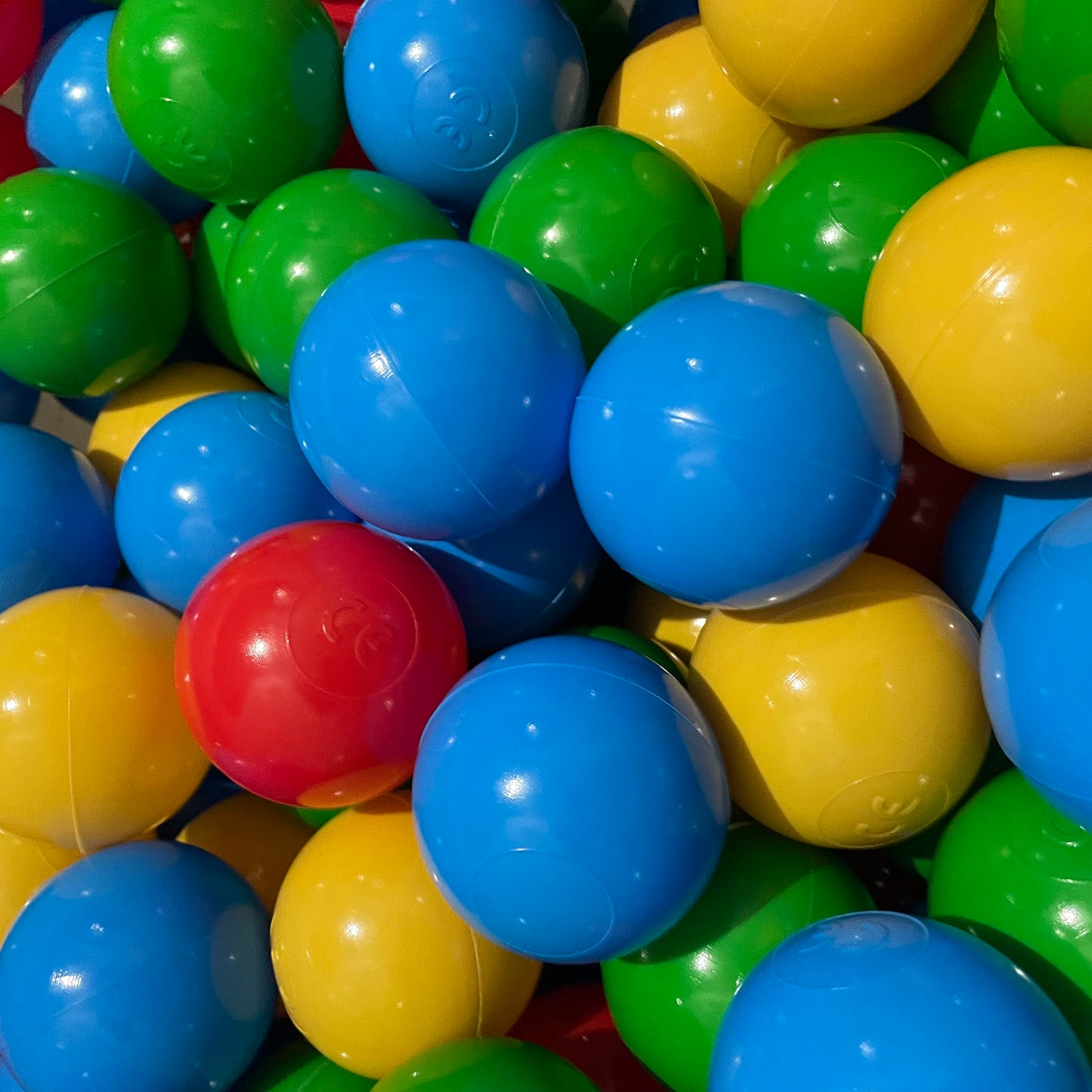 Kulki w basenie z kulkami – BubbleHuggle Kolorowy Zestaw 100 sztuk